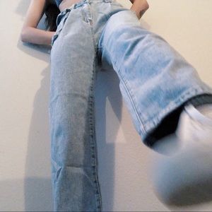 LAST CHANCE Pocket Detail Solid Mom Jeans